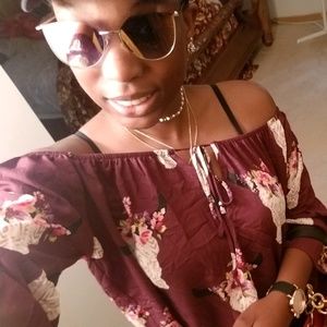 Meet your Posher, Ava